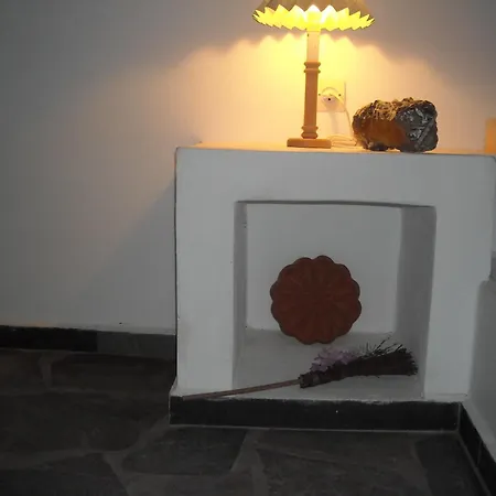Budget In A Semi-basement - Possidonia Posidhonía