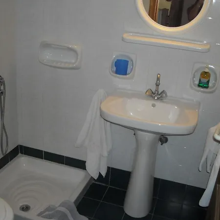 Budget In A Semi-basement - Possidonia Lejlighed