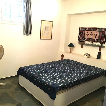 Budget In A Semi-basement - Possidonia Lejlighed Posidhonía