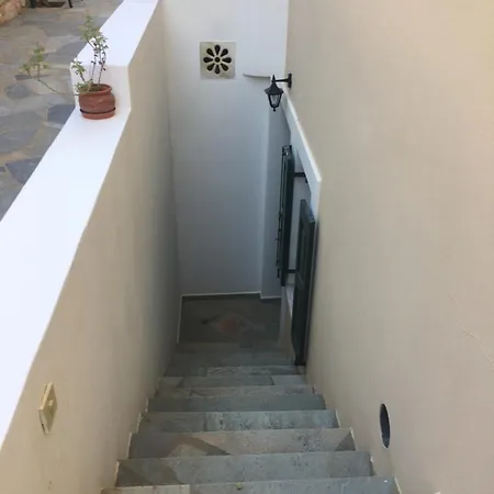 Budget In A Semi-basement - Possidonia Lejlighed *