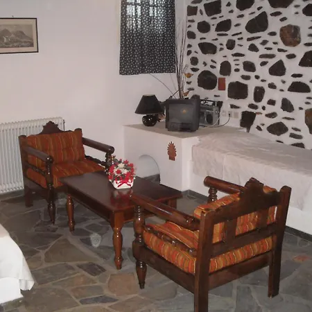 Budget In A Semi-basement - Possidonia Apartament